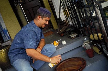 Adrian Castro preparing an opón Ifá (divination tray) at his home, Miami. Photograph by Alma Cirugeda Suarez.